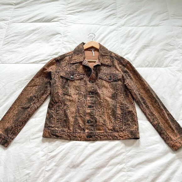 NWOT Free People Snake Trucker Jacket XS Brown Snakeskin Print Denim Cotton - Picture 7 of 14